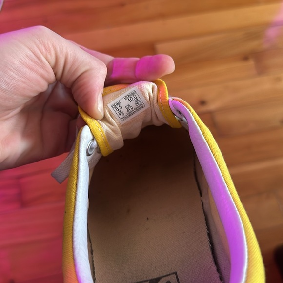 Yellow vans - Picture 4 of 4